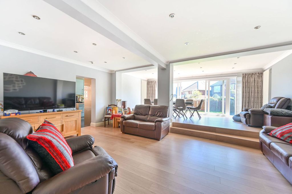 Property photo 2 of 20