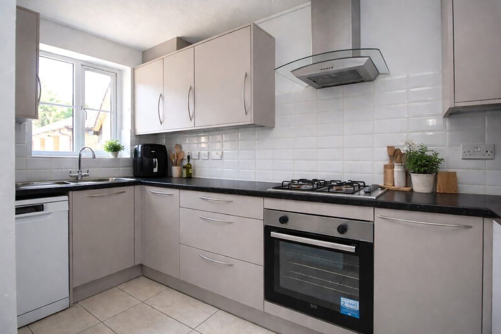 Property photo 3 of 10 Picture No. 22