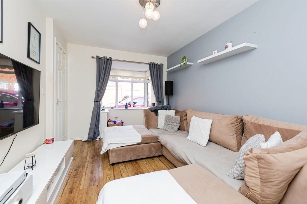 Property photo 2 of 11