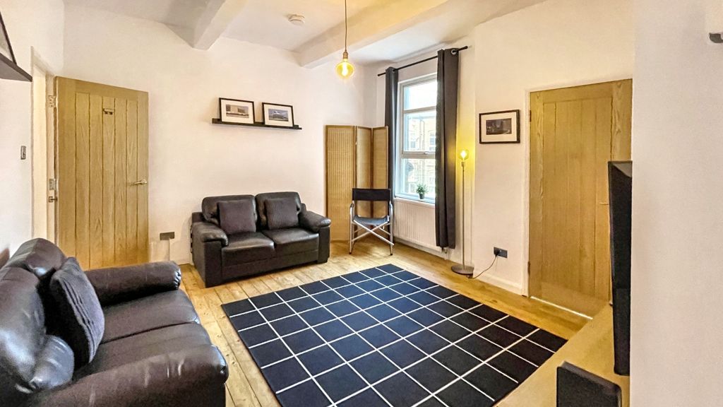 Property photo 2 of 13 Lounge