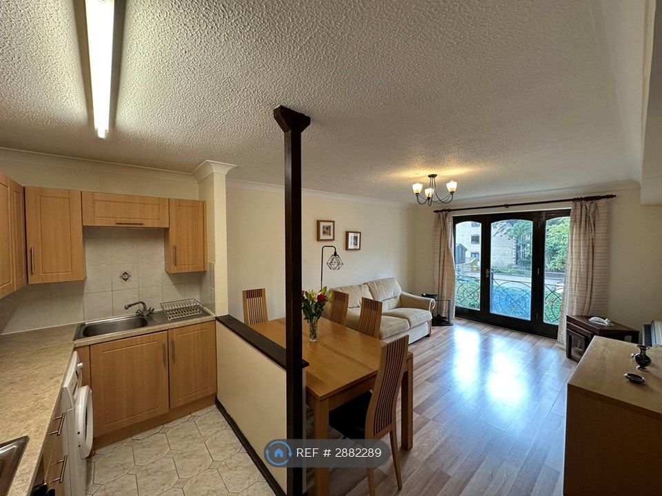 Property photo 2 of 8