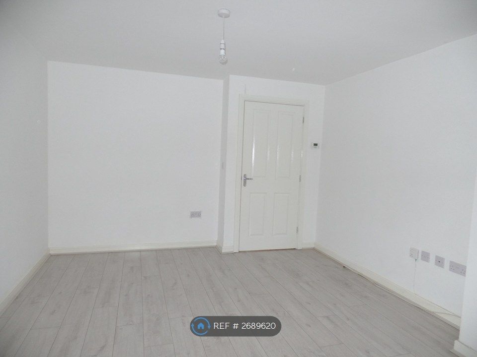 Property photo 3 of 20 Living Room