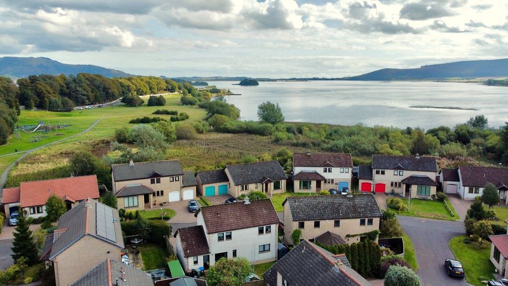 Property photo 2 of 30