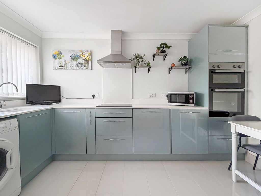 Property photo 2 of 28