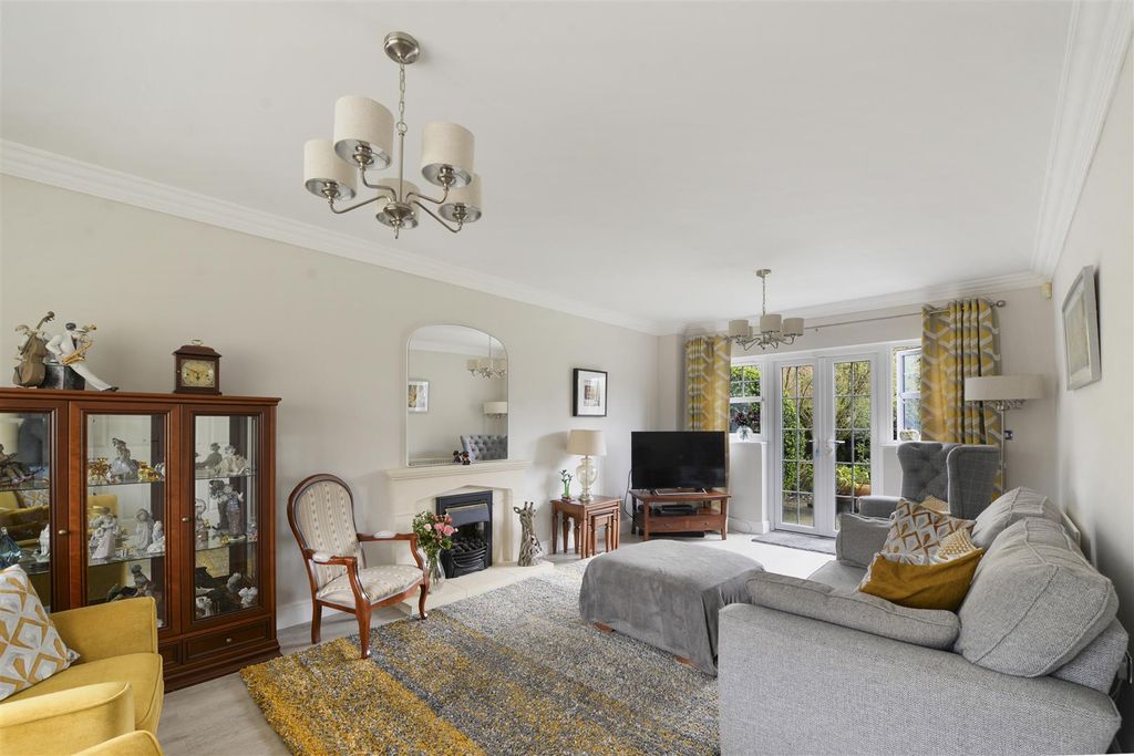 Property photo 3 of 24 10Woodford03.Jpg