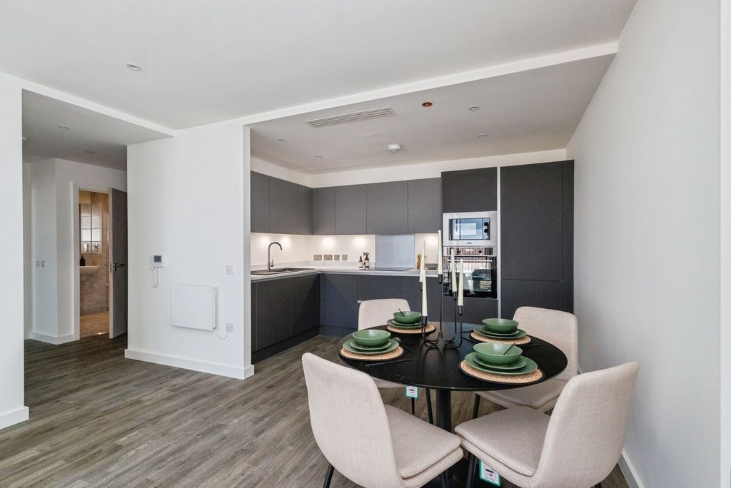Property photo 2 of 11 Pbox-Img.Jpg