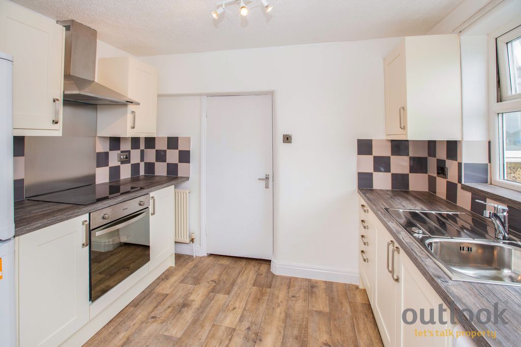 Property photo 2 of 11 Kitchen