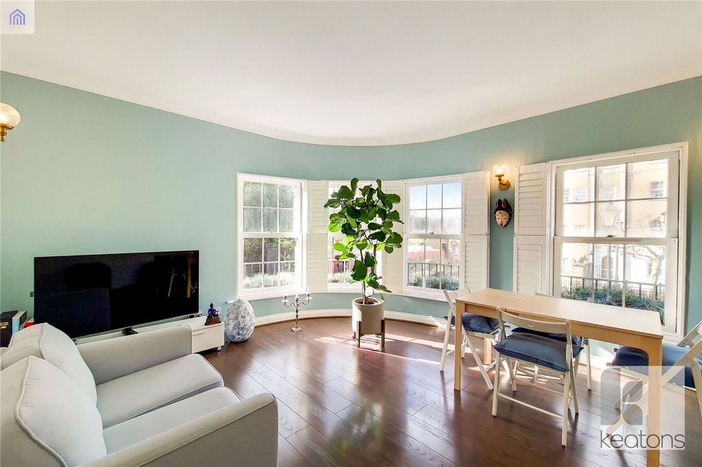 Property photo 1 of 5 Living Room