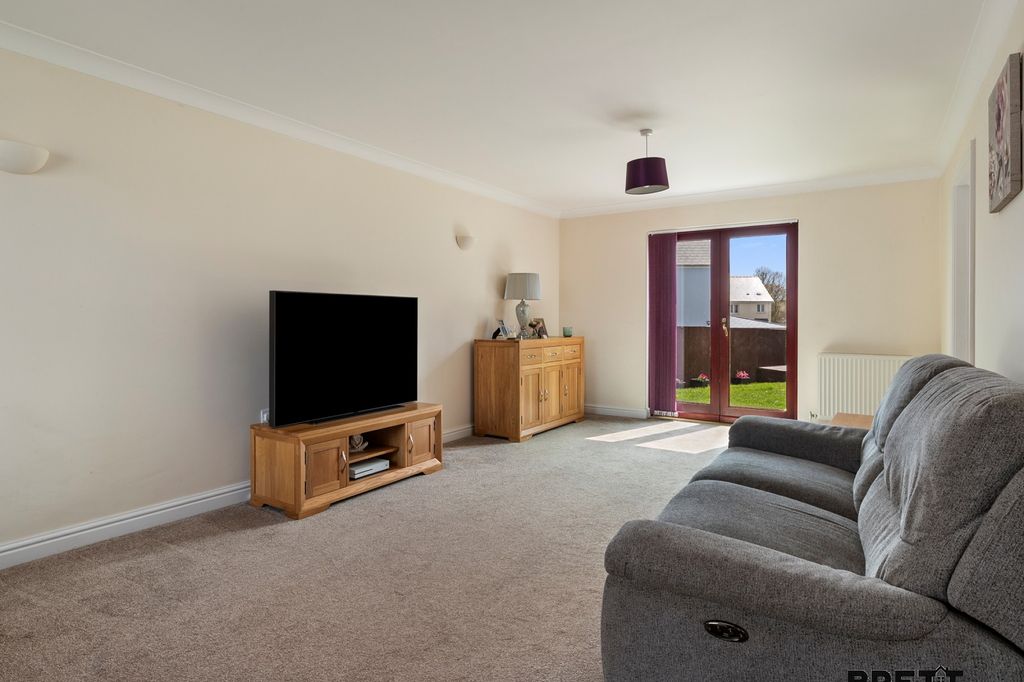 Property photo 3 of 13 Living Room
