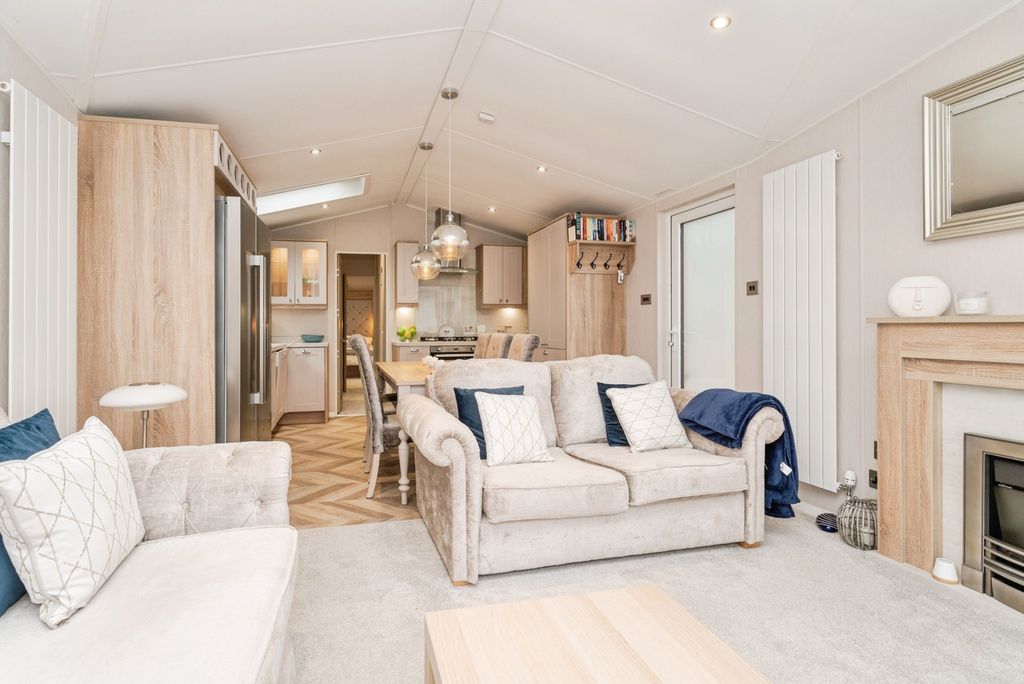 Property photo 2 of 17 Photo