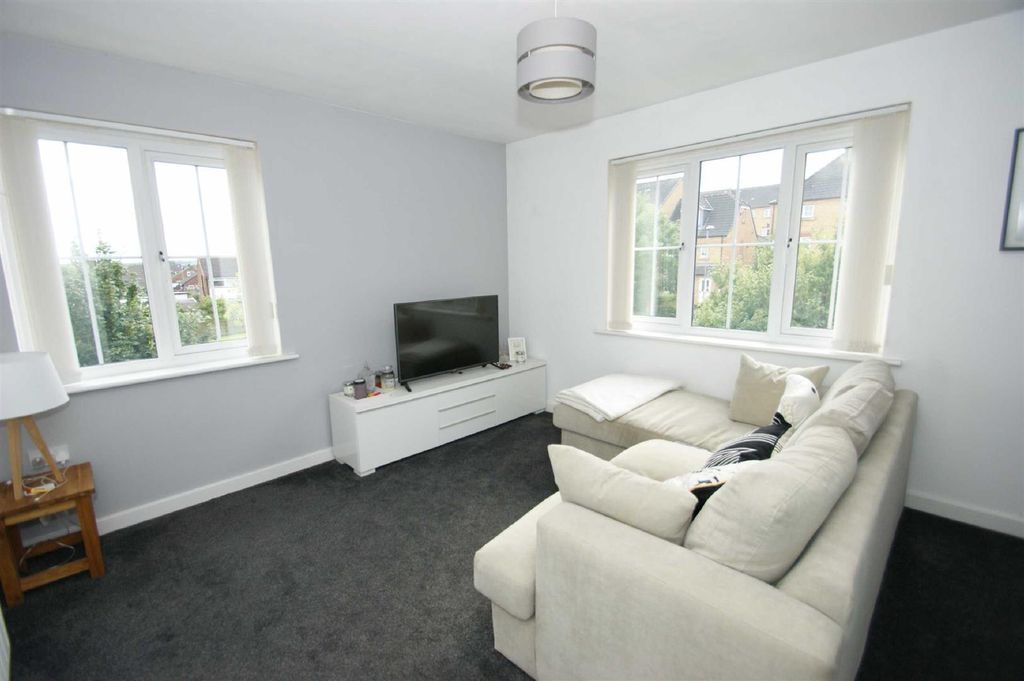 Property photo 3 of 12