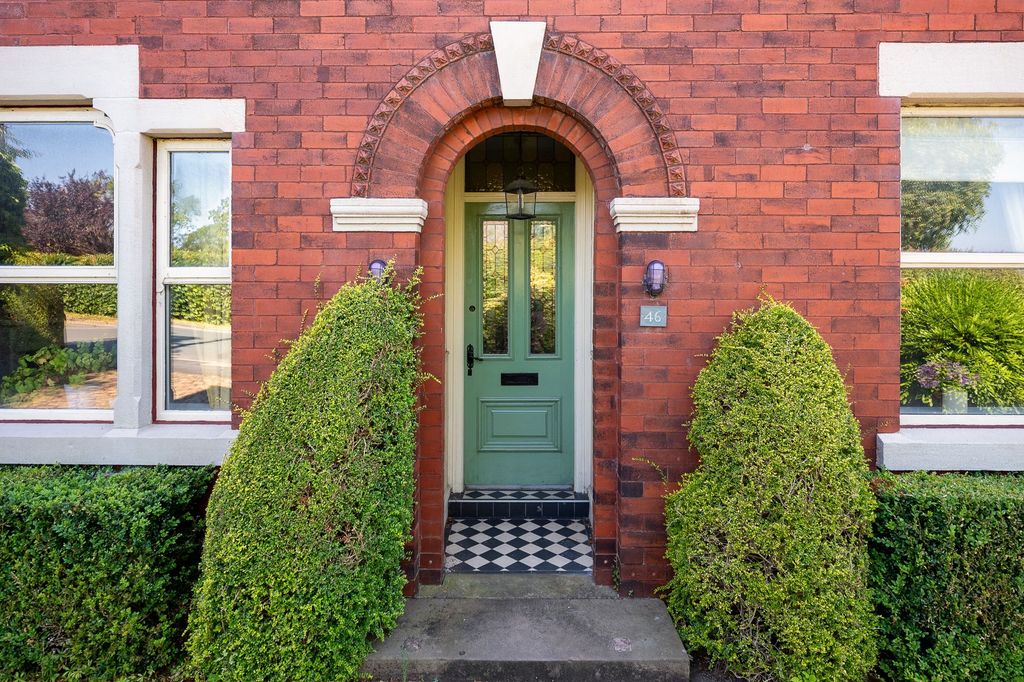 Property photo 2 of 42