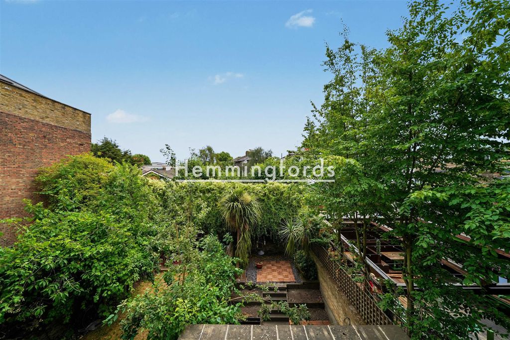 Property photo 3 of 15 Kentish Town Road Nw1-3.Jpg
