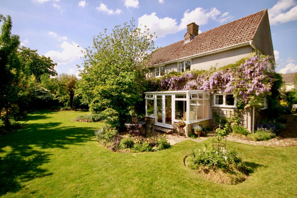 Property photo 1 of 11