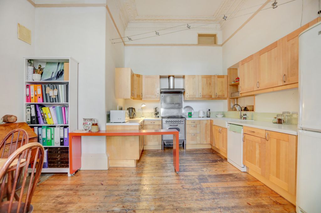 Property photo 3 of 32 Kitchen