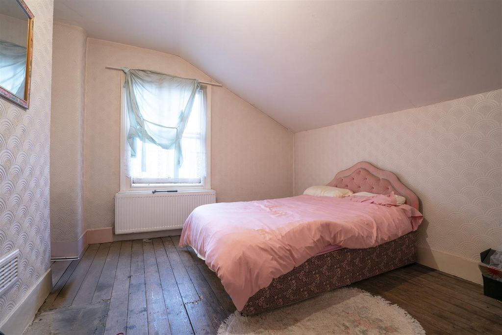 Property photo 2 of 6 38 Gilbey Road Sw17 Bedroom 2.Jpg