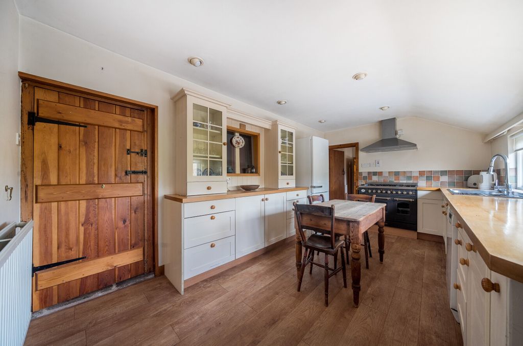 Property photo 2 of 28 1388822-11-6941A098115Cf