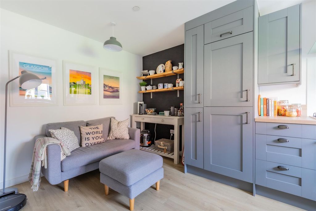 Property photo 2 of 43 Clos Gwrgi 34-7.Jpg