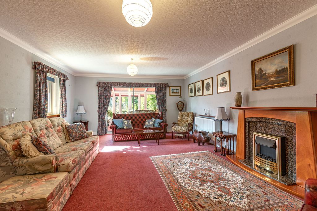 Property photo 2 of 34 Sitting Room