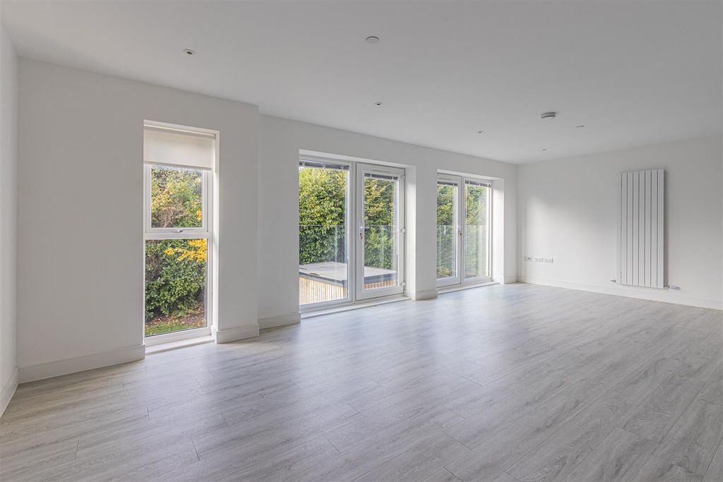 Property photo 3 of 15 Lozelles 6-5.Jpg