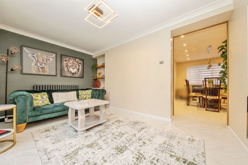 Property photo 2 of 28