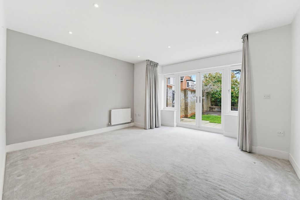 Property photo 3 of 17 4229384