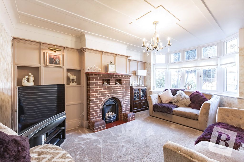 Property photo 2 of 18 Living Room