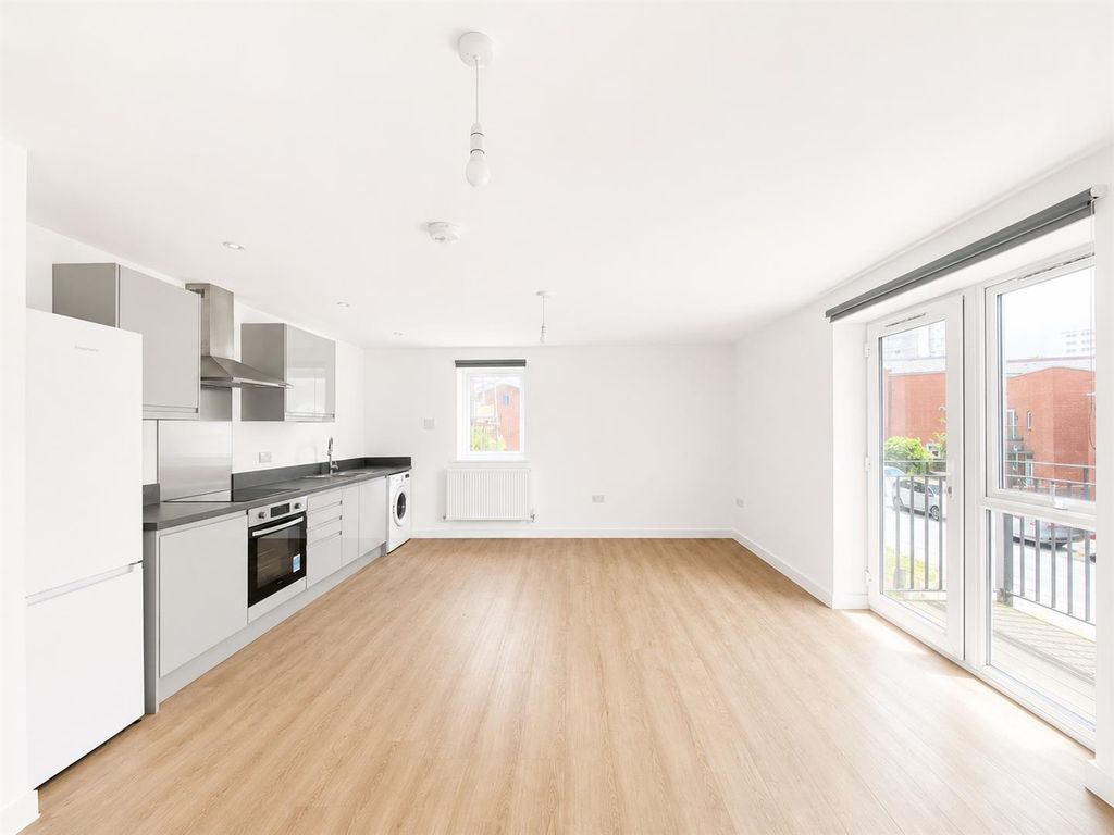 Property photo 1 of 10 Living.Png