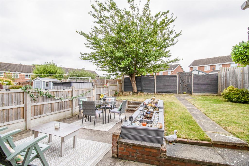 Property photo 3 of 16 Outside