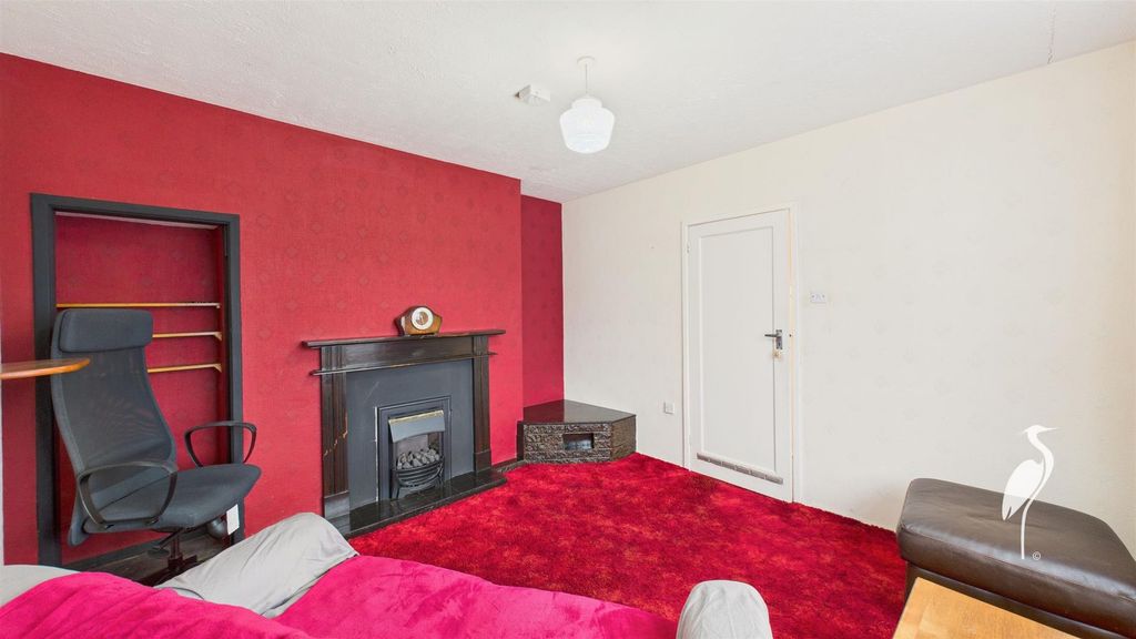 Property photo 3 of 19 Lounge