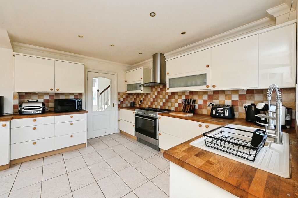 Property photo 3 of 17 Photo