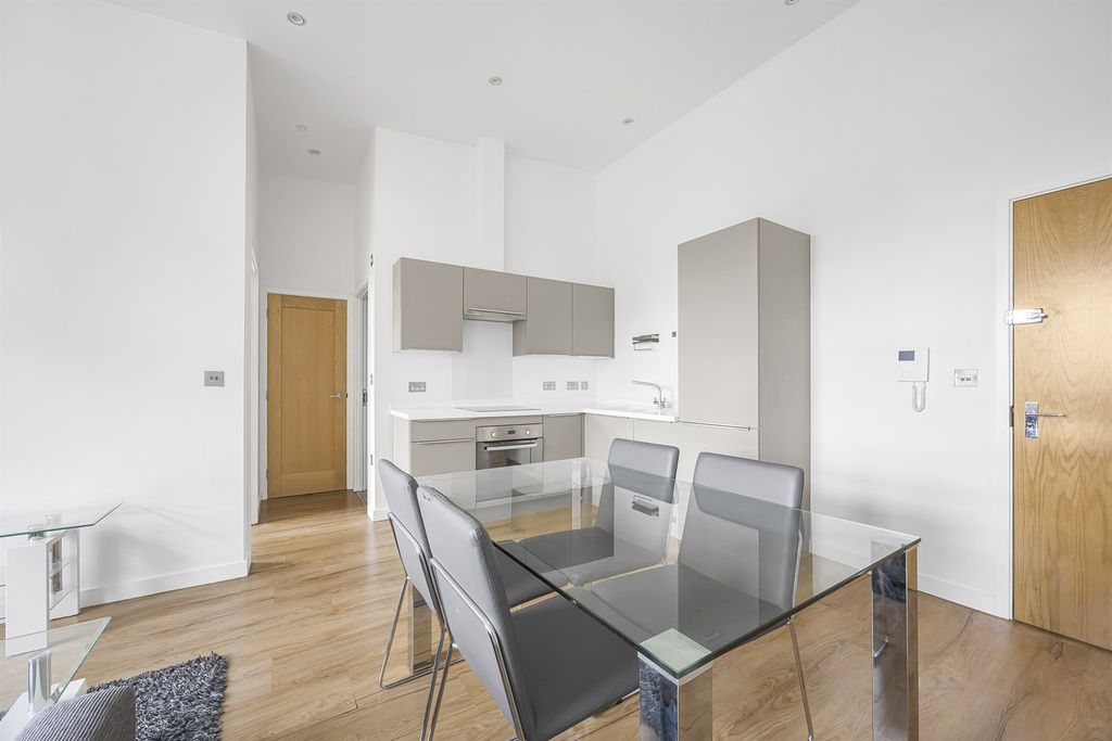 Property photo 3 of 9 Dining Area