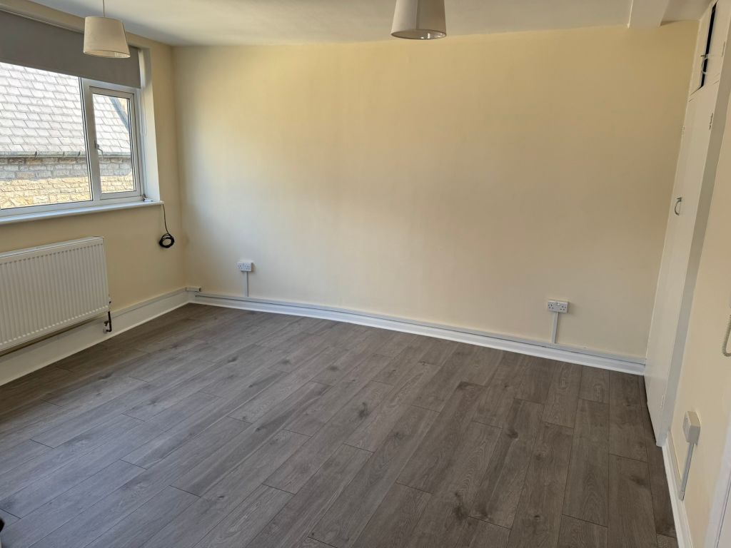 Property photo 2 of 6 Main Room