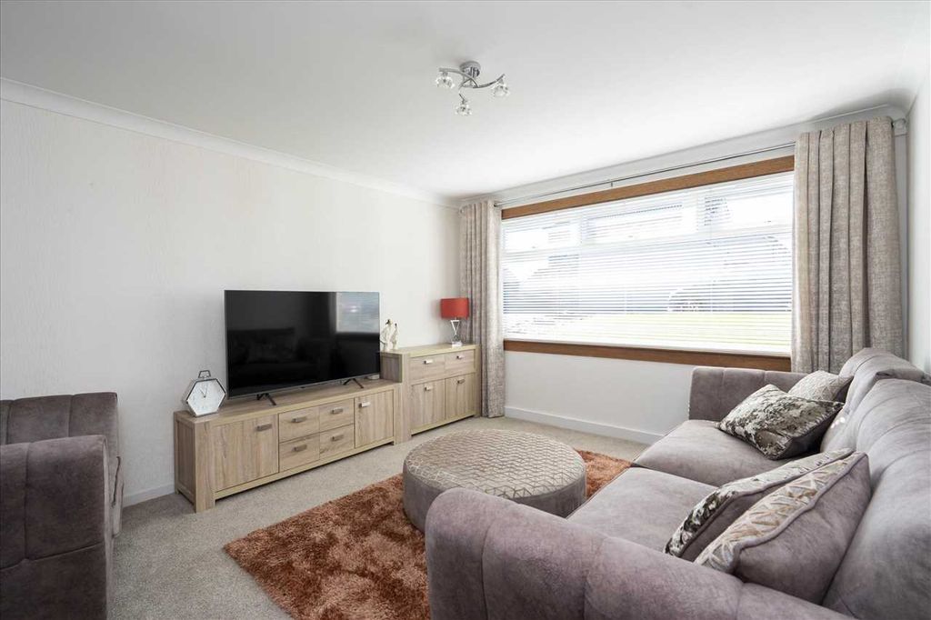 Property photo 3 of 33