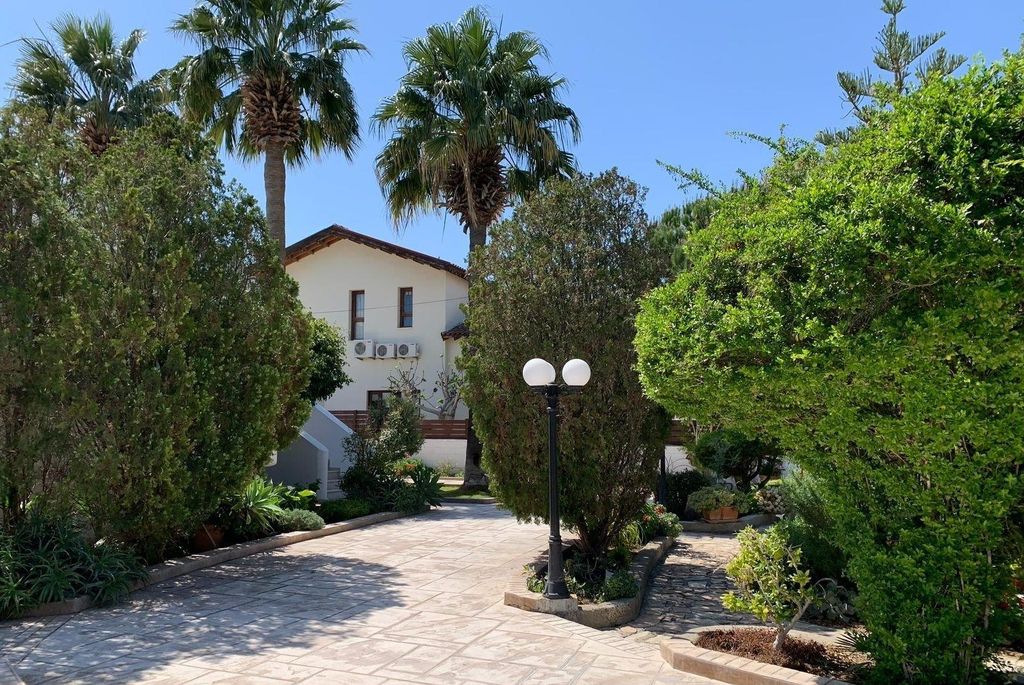 Property photo 2 of 47
