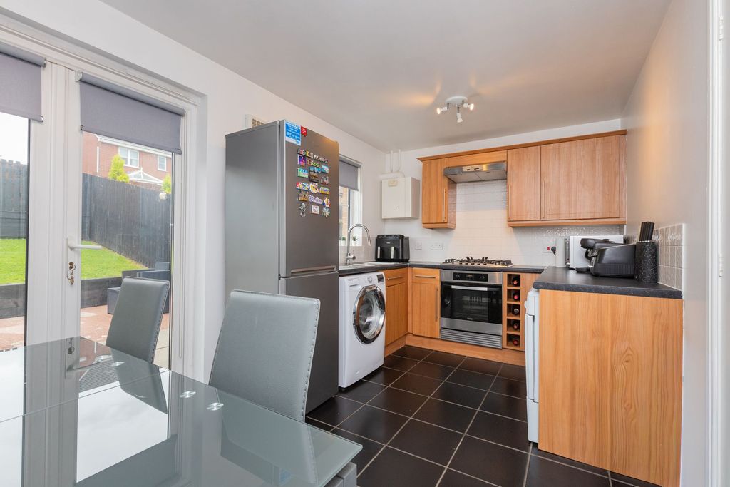 Property photo 2 of 18 Dining Kitchen