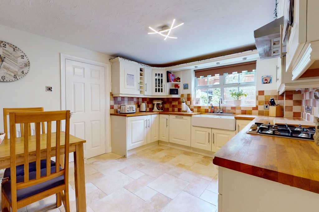 Property photo 2 of 27 5126353