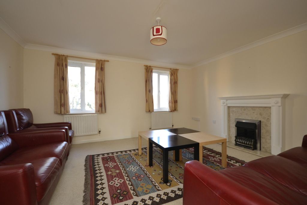 Property photo 3 of 13 Lounge