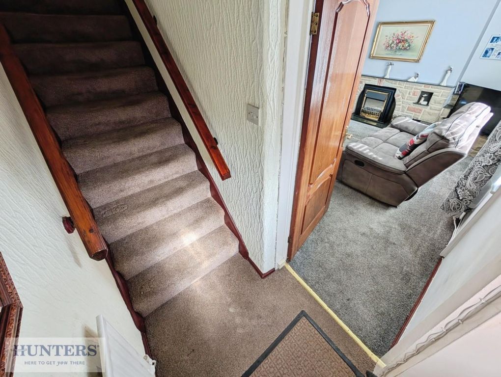 Property photo 3 of 14 Entrance Hallway