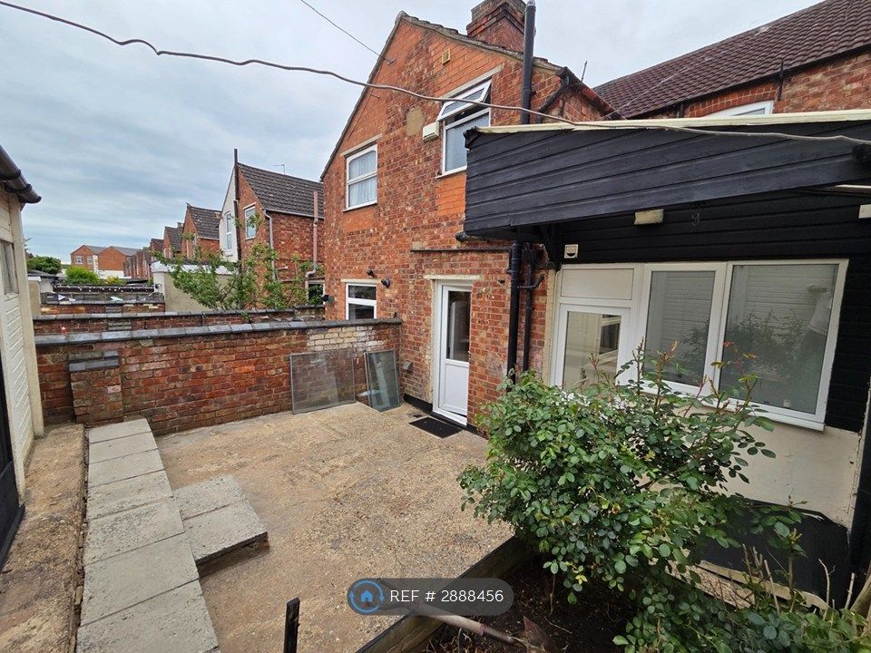 Property photo 1 of 23 Rear Garden &amp; Canopy