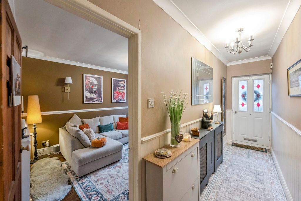 Property photo 2 of 20