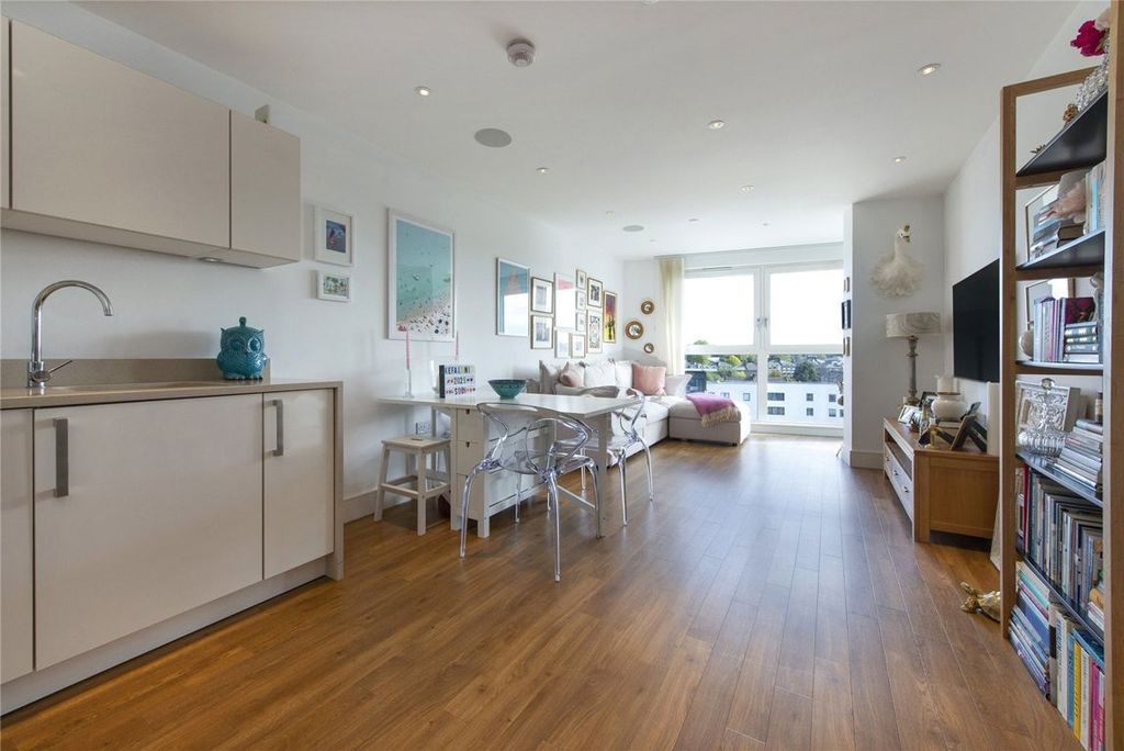 Property photo 2 of 11