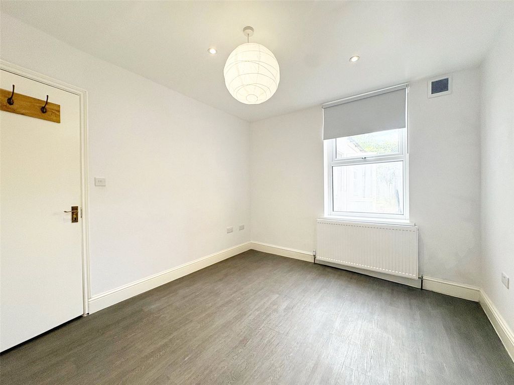 Property photo 3 of 8 Picture No. 17