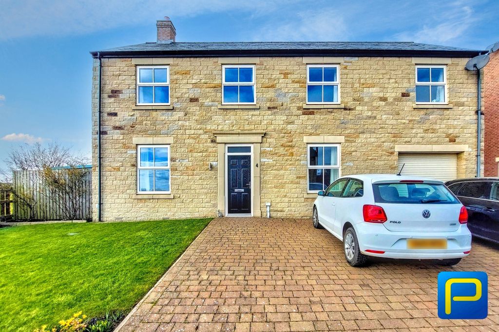 Property photo 2 of 28