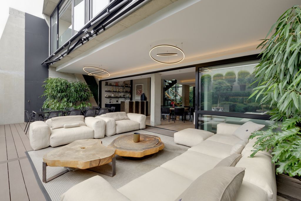 Property photo 3 of 33