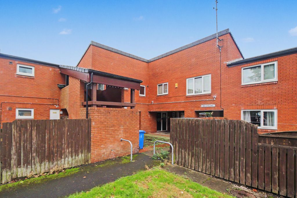 Property photo 1 of 17 46 Fell View, Chorley, Lancashire, Pr6 0Nu