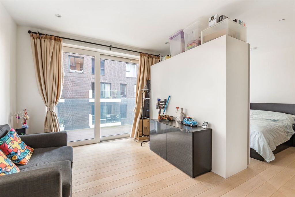 Property photo 1 of 13 Studio