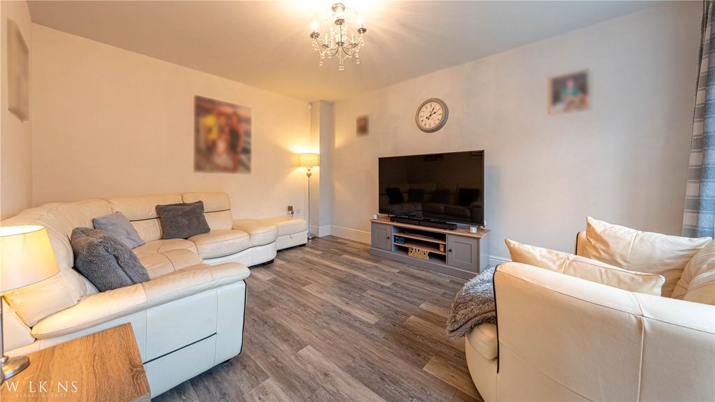 Property photo 2 of 37 Picture No. 05