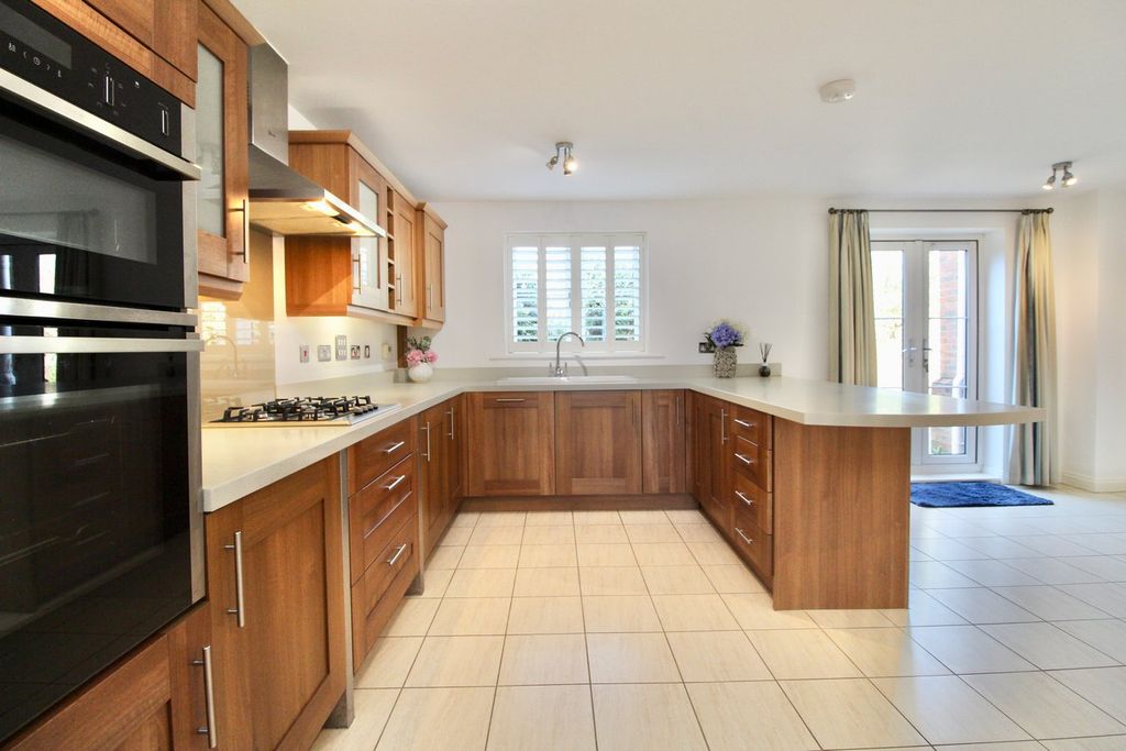 Property photo 2 of 24