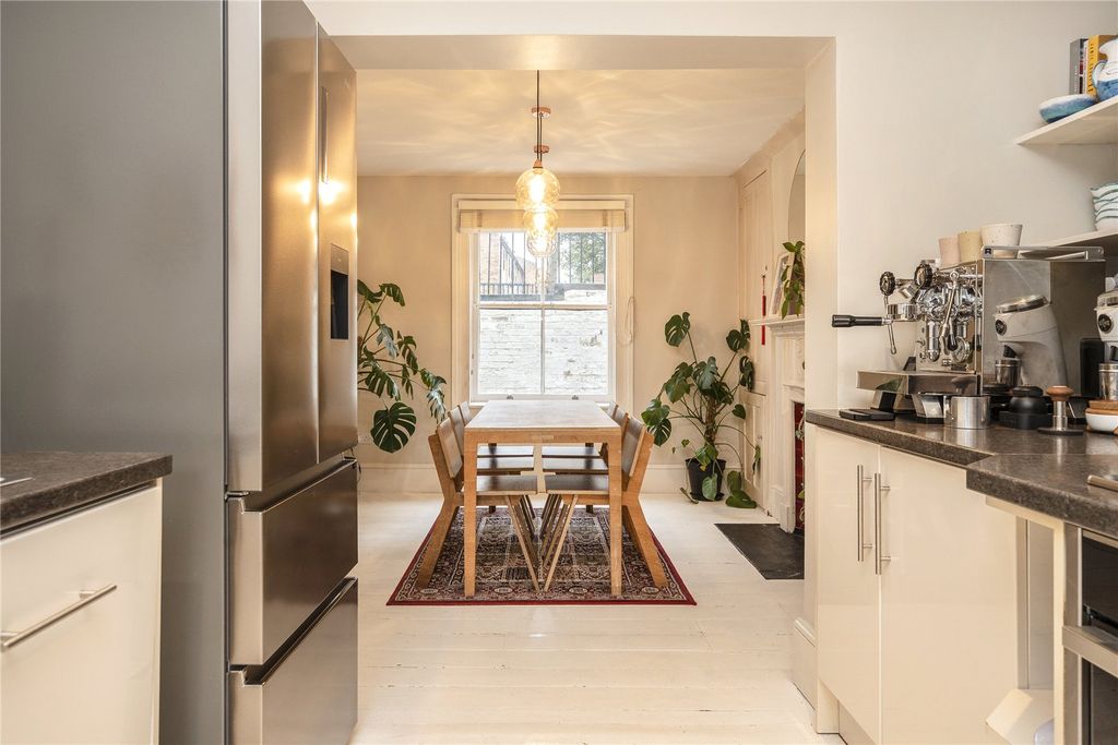 Property photo 3 of 12 Kitchen